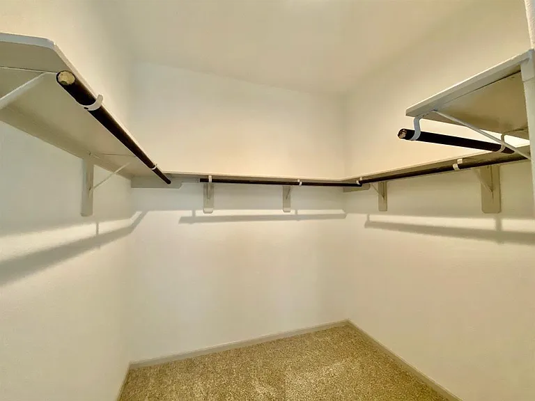 1515 Wells Manor Ln — Photo 11