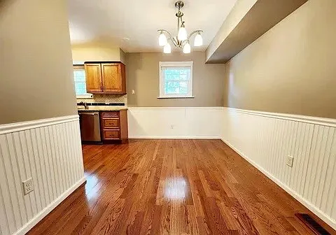 1267 Village Ln — Photo 6