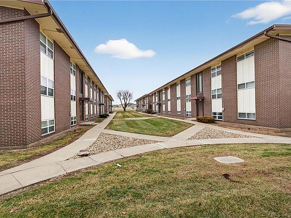 5th image of 1121 N College Dr