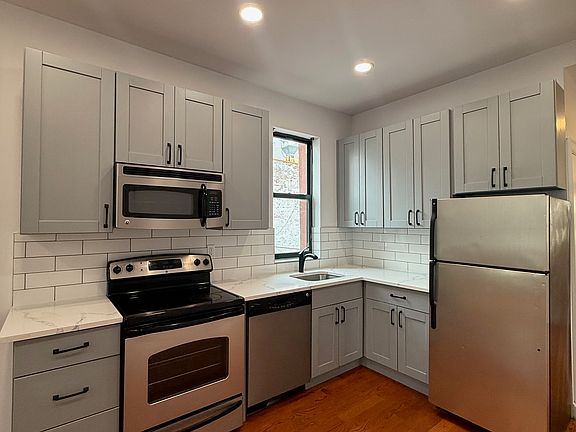 5th image of 573 Vanderbilt Ave #D