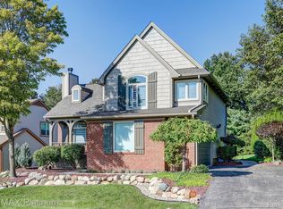444 Lakeshore Pointe Dr, Howell, MI