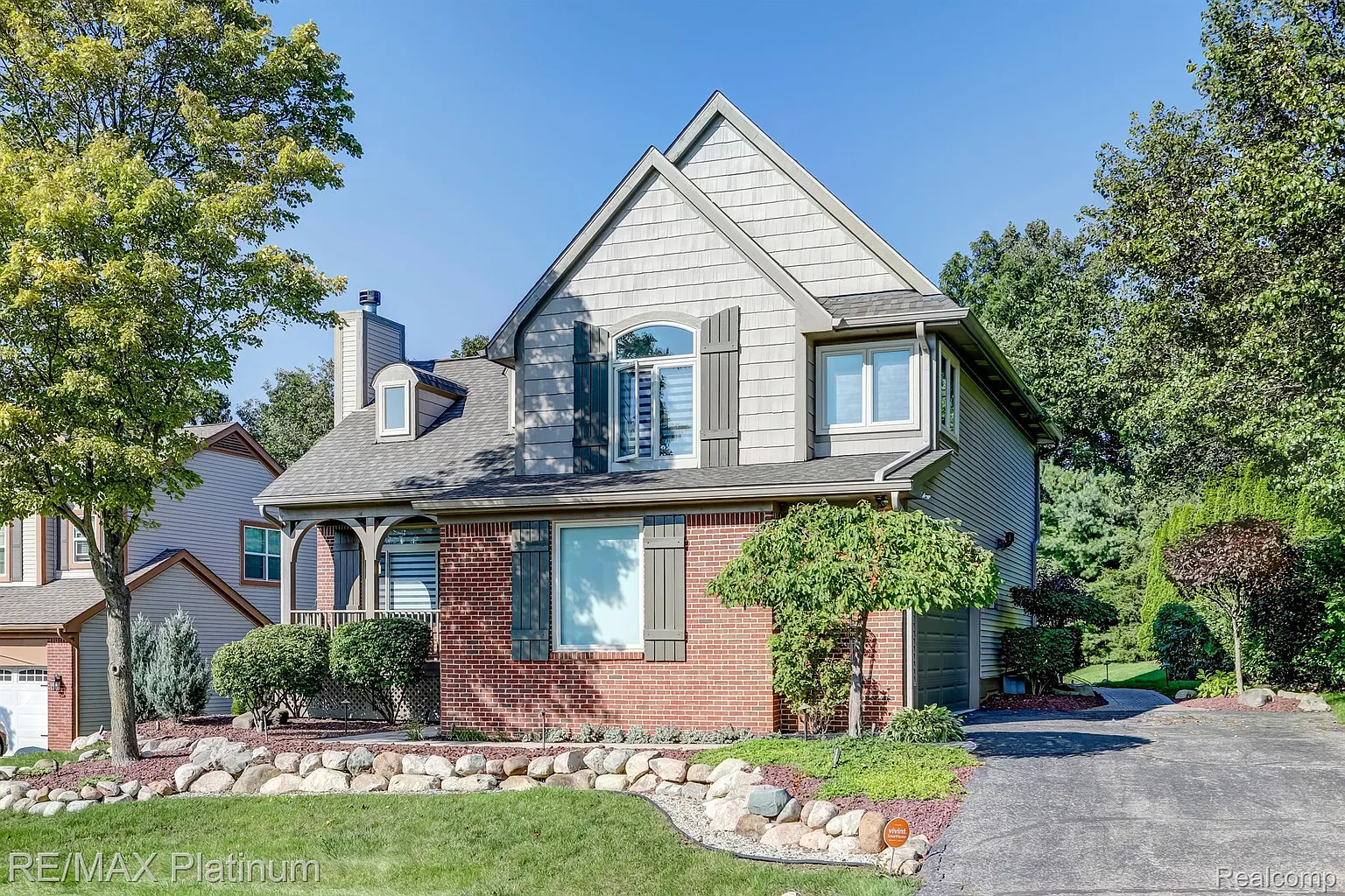 444 Lakeshore Pointe Dr photo 1