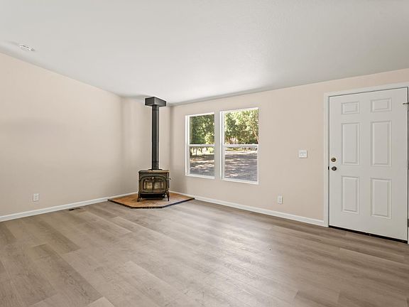 3rd image of 78611 Mina Road