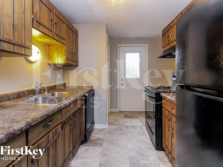 5717 Hacienda Ct — Photo 4