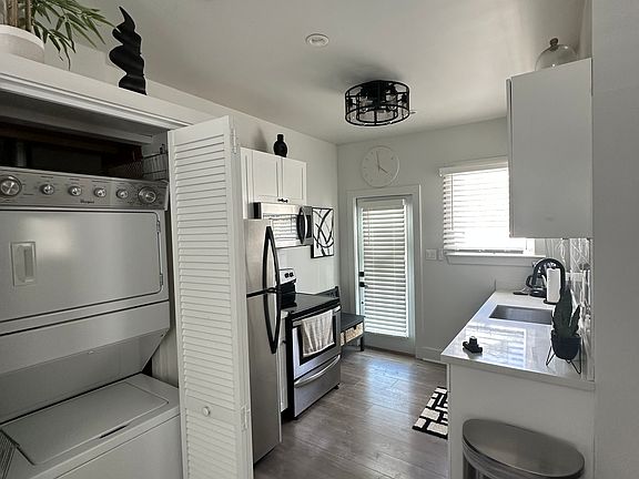 3rd image of 529 Elizabeth St #3
