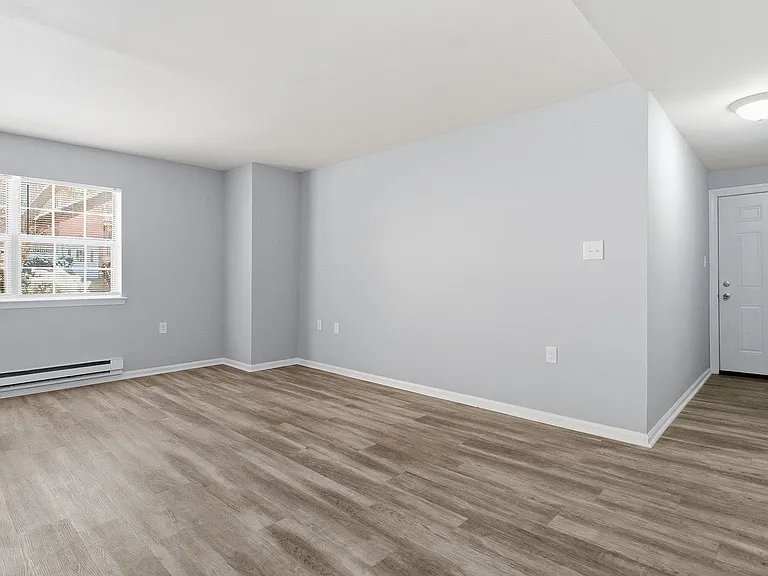 Waters Edge Apartments — Photo 46