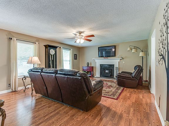 5th image of 210 Juniper Dr