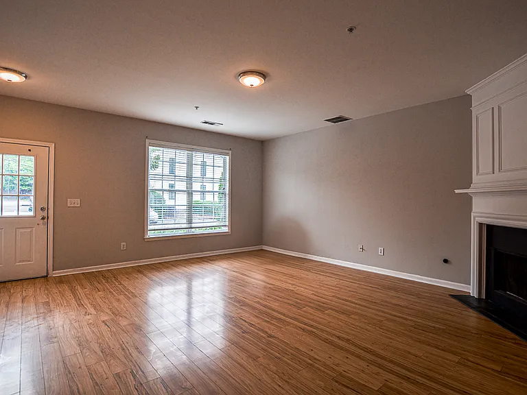 2716 Ashleigh Ln — Photo 7