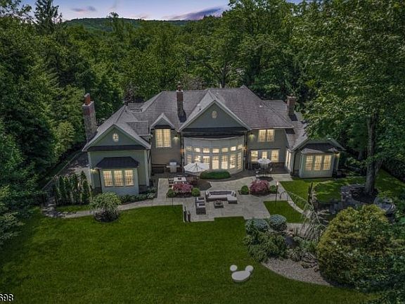 2nd image of 275 Hobart Ave