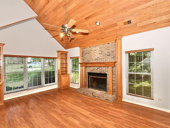 2nd image of 225 Willow Trace Ct