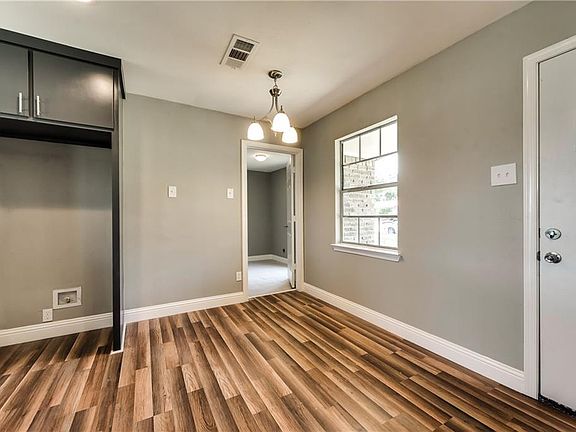 3rd image of 1414 Shorecrest Dr