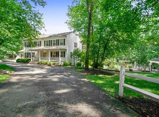 4 Farm Rd, Chester, NJ 07930
