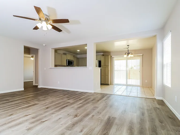 10043 N 115th Dr — Photo 6