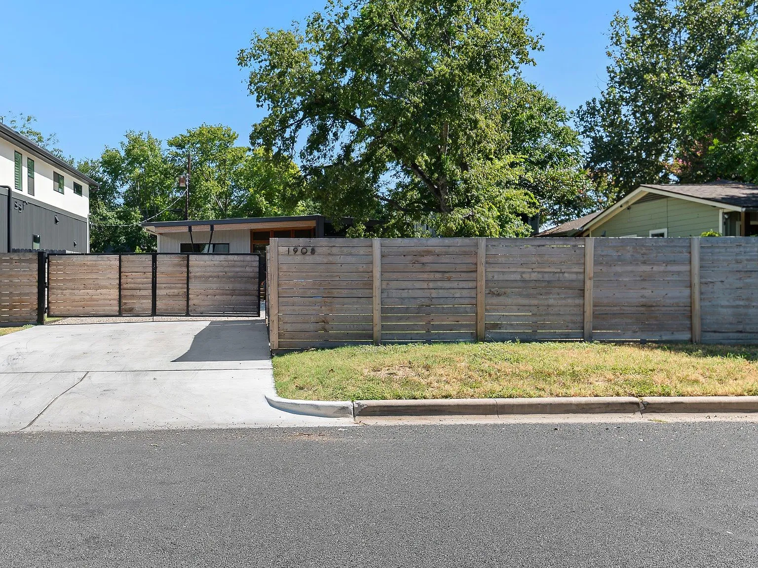 2 bed, 1.5 bath, 1170 sqft, $3,300 — Photo 3