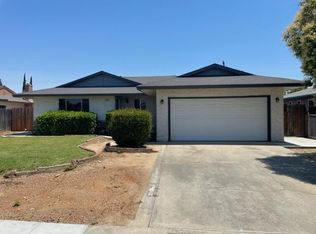 1721 Cherry Ln, Clovis, CA 93612