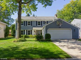 999 Creekside Cir, Naperville, IL 60563