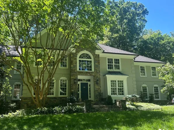 7211 Twelve Oaks Dr, Fairfax Station, VA 22039