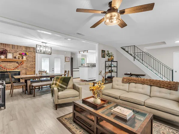 2416 Summer Place Dr, Irving, TX 75062