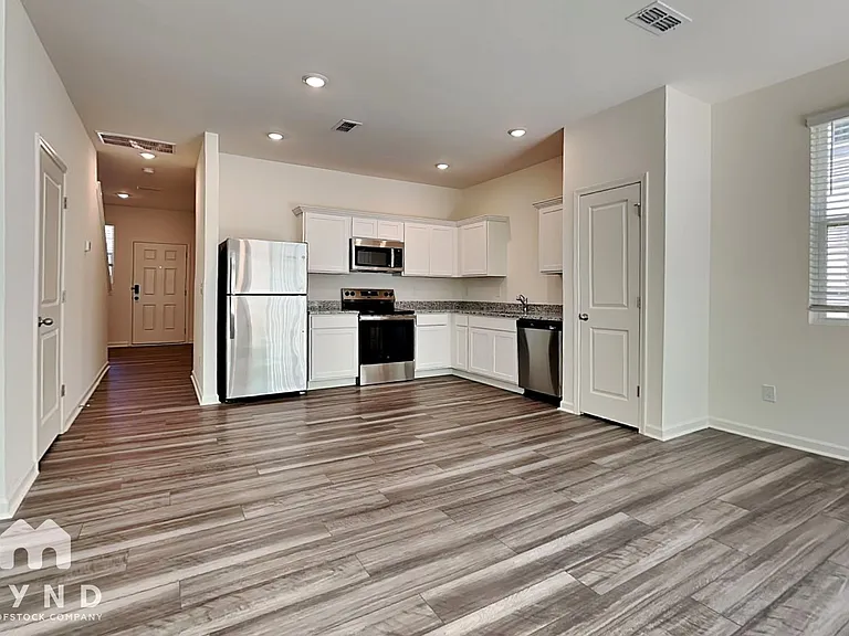 3013 Fulong Dr — Photo 7