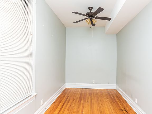 3rd image of 907 W Addison St #2