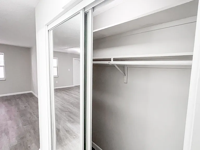 301 N 3rd St #13 — Photo 6