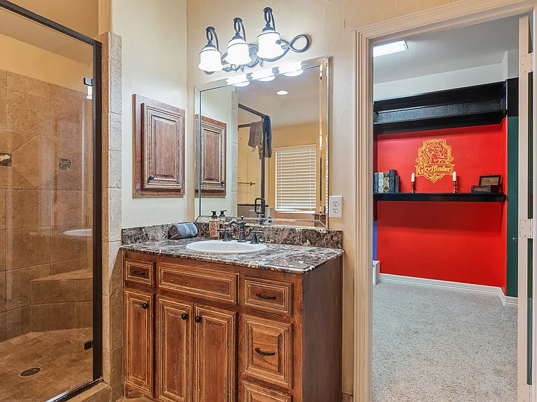 5920 Penrose Ave — Photo 17
