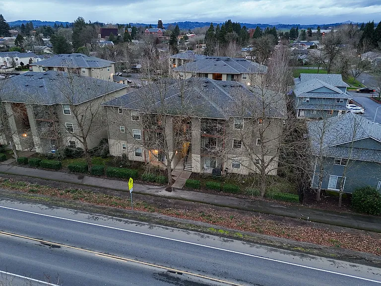 Catron Apartments - 1-3 Bedrooms 2 Bathrooms with In Unit Washer/Dryer and Internet — Photo 71