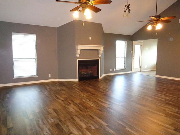 4th image of 125 Woodsong St