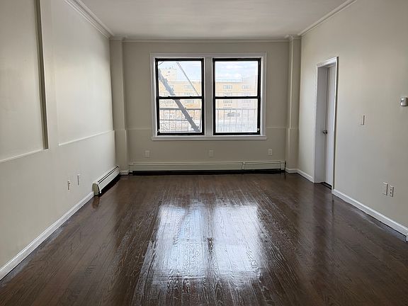 4th image of 152 S Harrison St #2B