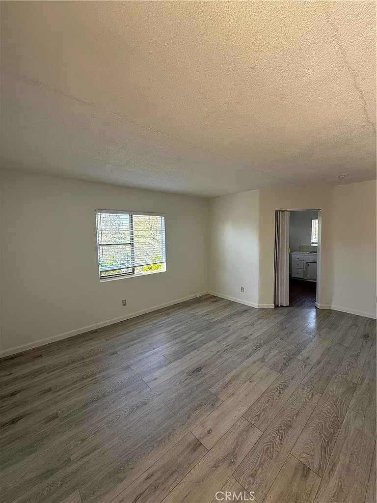 2 bed, 750 sqft, $2,400 — Photo 3