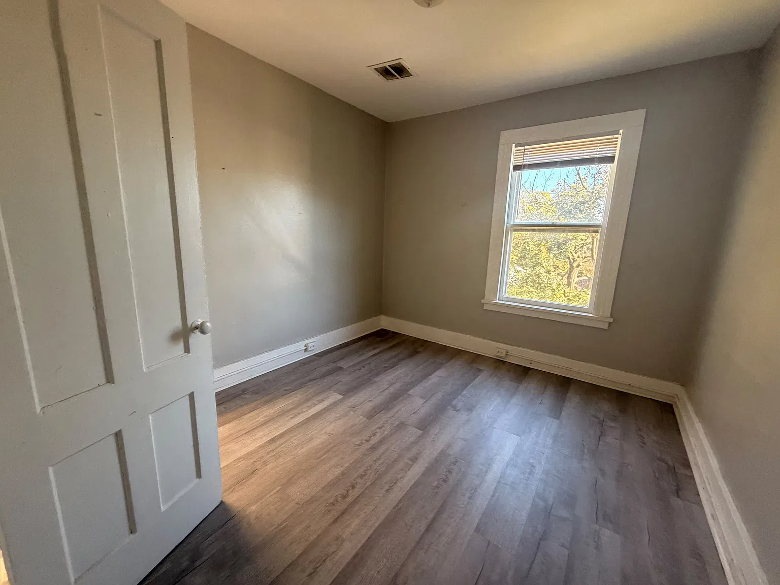 485 East St — Photo 2