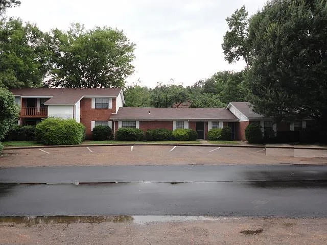 2 bed, $800 — Photo 1