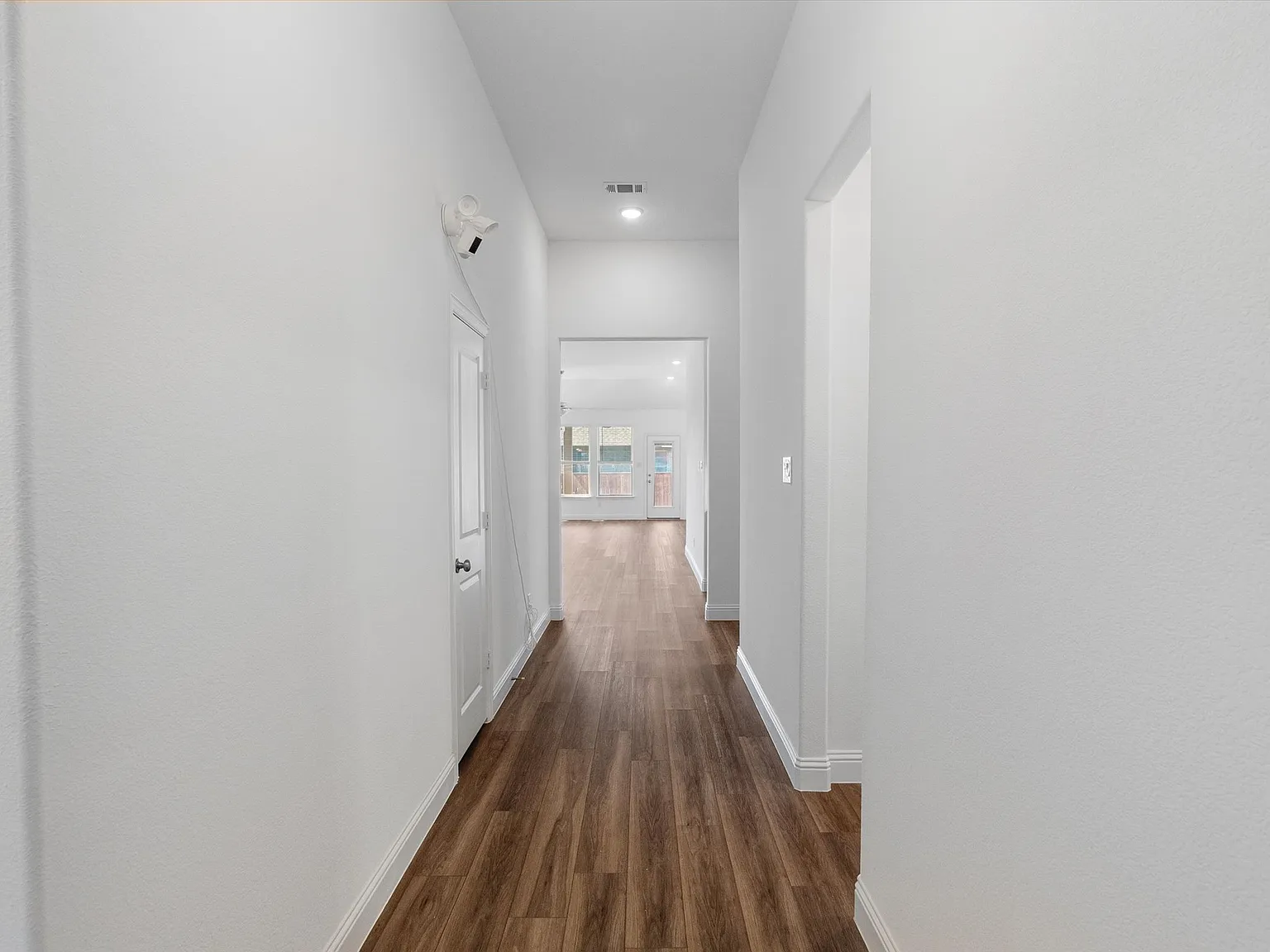 4 bed, 2270 sqft, $3,300 — Photo 3