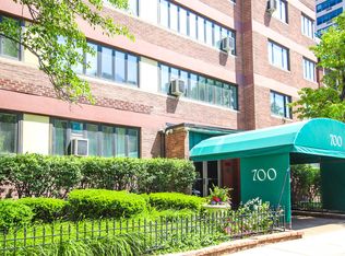 700 W Bittersweet Pl APT 309, Chicago, IL 60613
