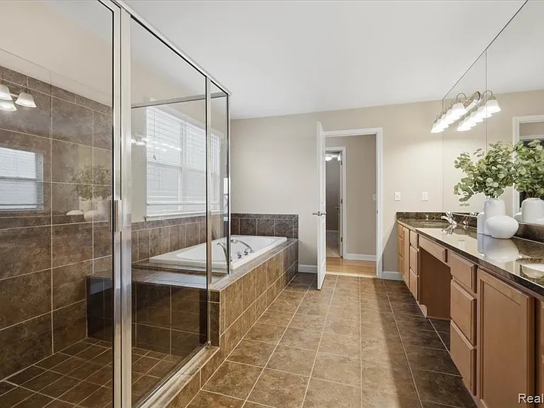1114 Wales Dr — Photo 22