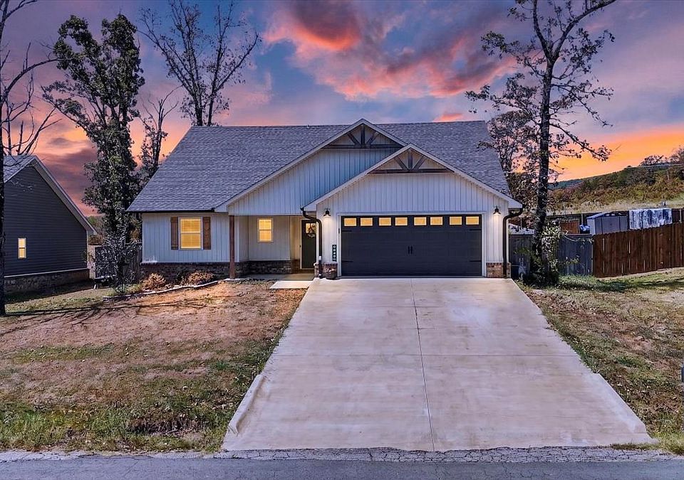 1st image of 32795 S Webb Ln