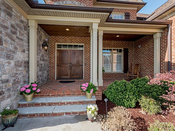 3rd image of 687 Brochardt Blvd