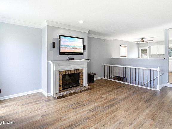 3rd image of 11604 Kings Ln