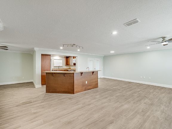 5th image of 645 Caiman St