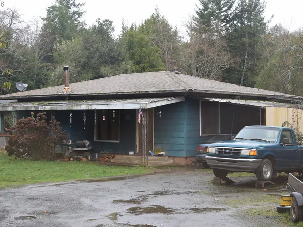 60157 Fairview Rd, Coquille, OR 97423
