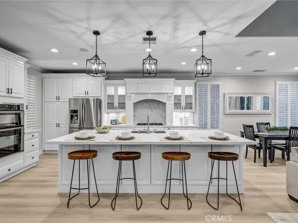 2 Saint Giles Ct, Mission Viejo, CA 92694