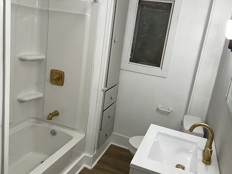 37 E Court St #1/2 — Photo 13