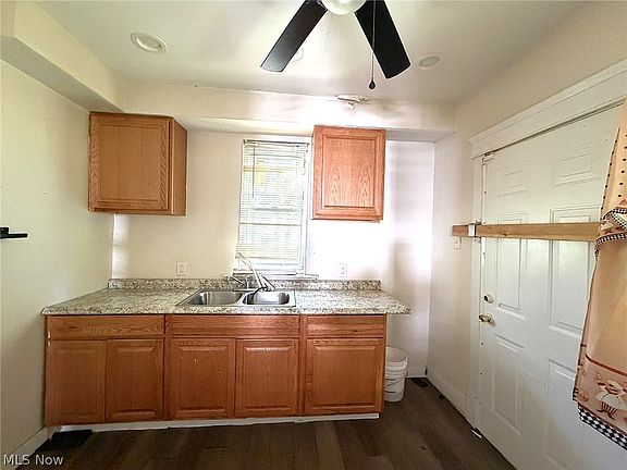 3rd image of 660 E 126th St