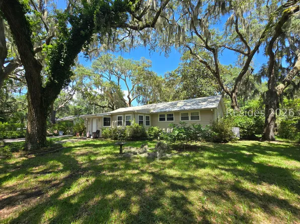 1403 Newcastle St, Beaufort, SC 29902
