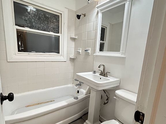 4th image of 1408 S Crane St