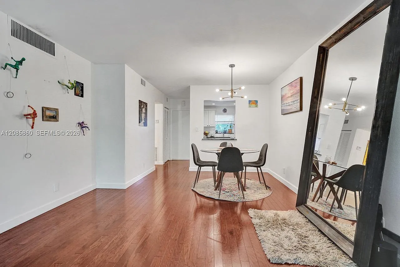 Hidden Harbor Condominium — Photo 4