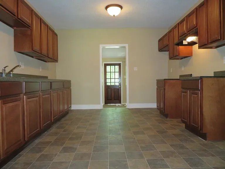 1021 Whitehaven Ln — Photo 3