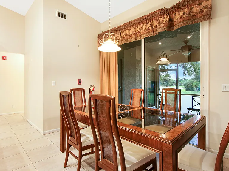 1198 SE Petunia Ave — Photo 29