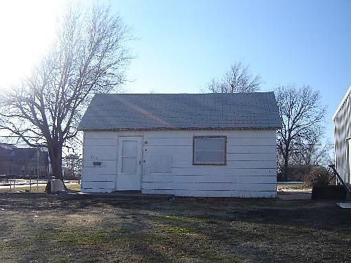 2nd image of 204 N Plum St