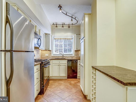 4th image of 3711 Lyons Ln